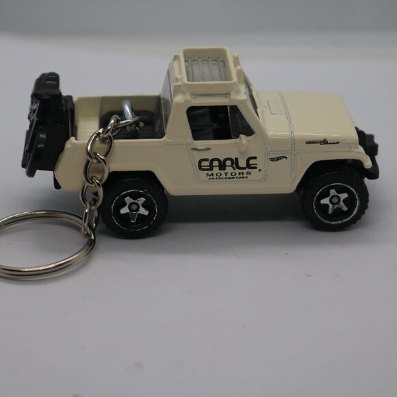 Hot Wheels 1967 Jeepster Commando custom keychain 1:64 scale - Picture 1 of 4